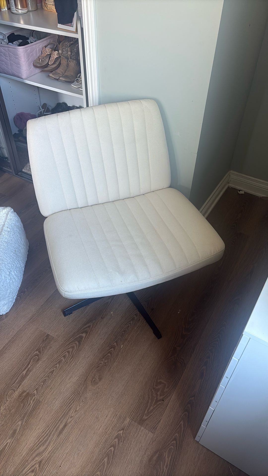 vanity chair brand new