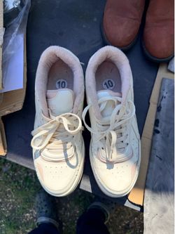 Women’s rebook shoes size 10