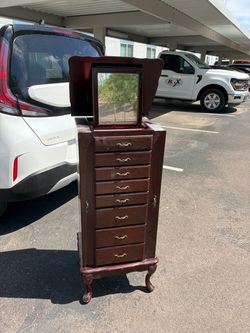 Jewelry box