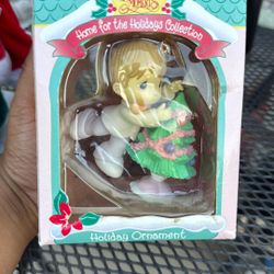 Precious Moments "Home for the Holidays" Christmas ornament from 1995