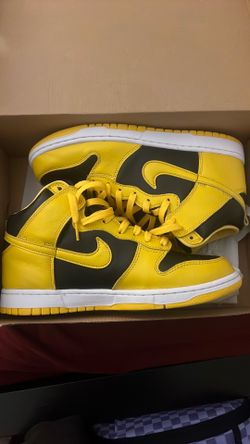Varsity maize mid dunks