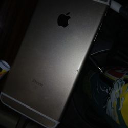 Iphone6 plus   Screen Damaged Its Locked  But Works