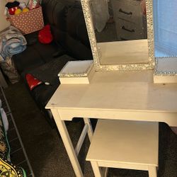 Makeup Stand With Chair 