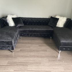Black 3 Pc Sectional With Coffee Table