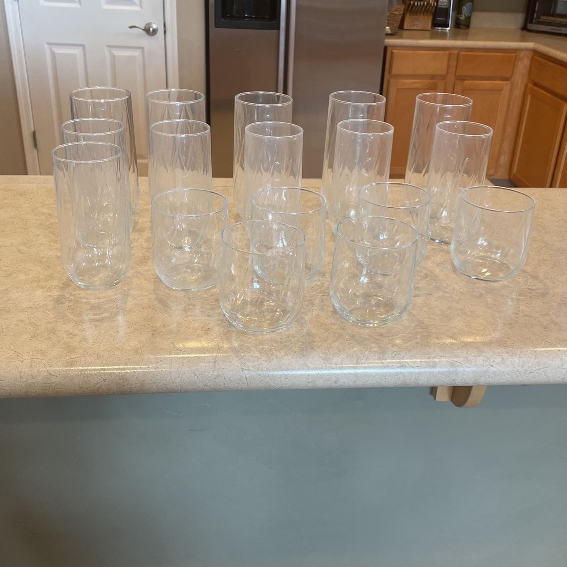 17 Piece Glass Set