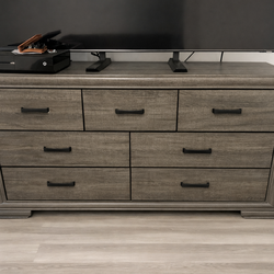 Dresser for Sale – Excellent Condition