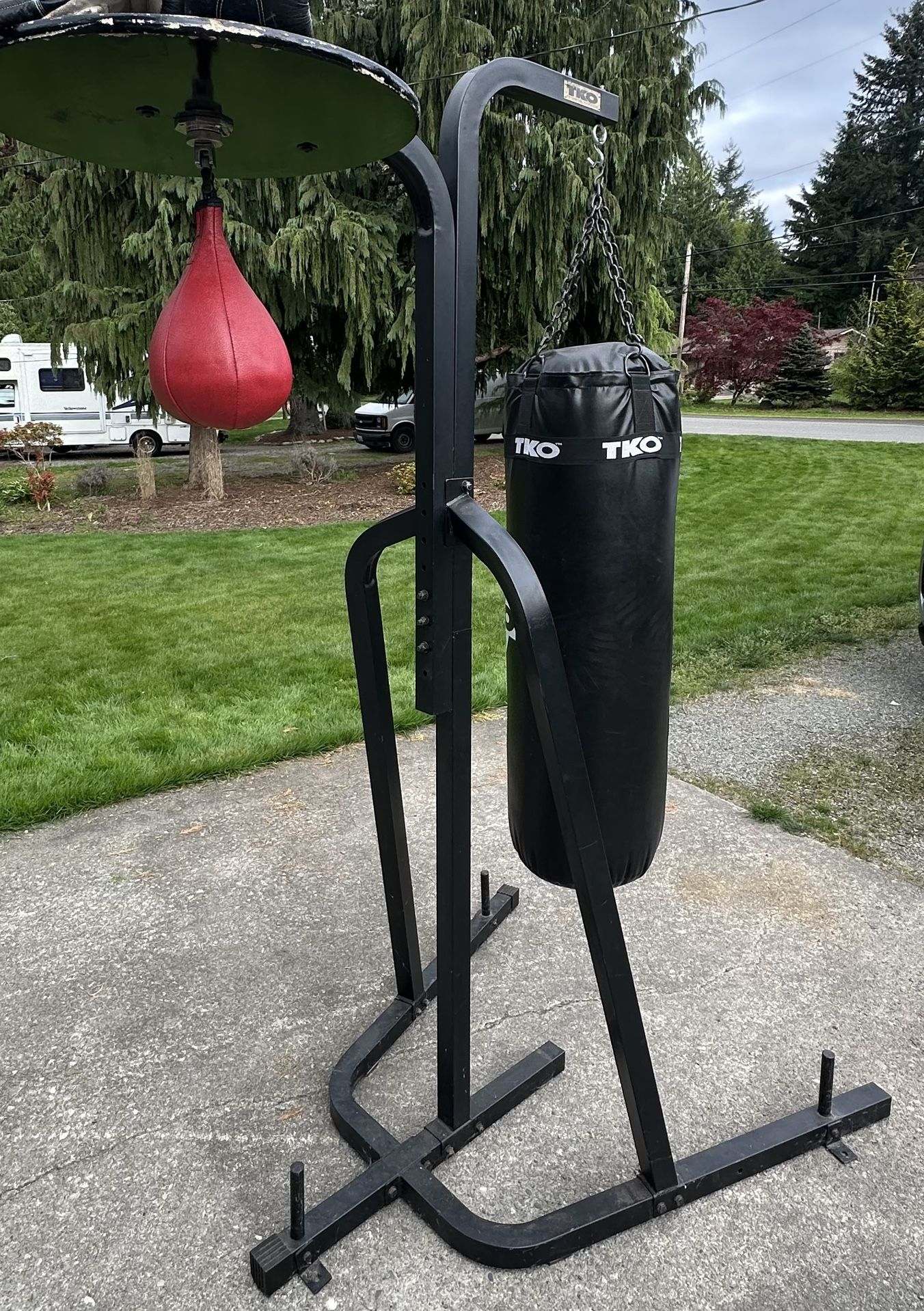 Speed Bag and Heavy Bag With Stand