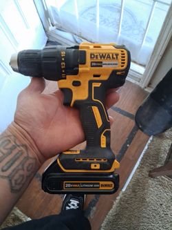 DeWalt brushless motor drill with battery no charger batteries fully charged though