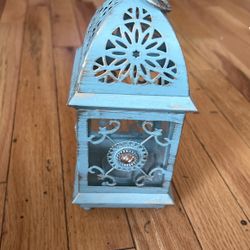 Tealight candle holder