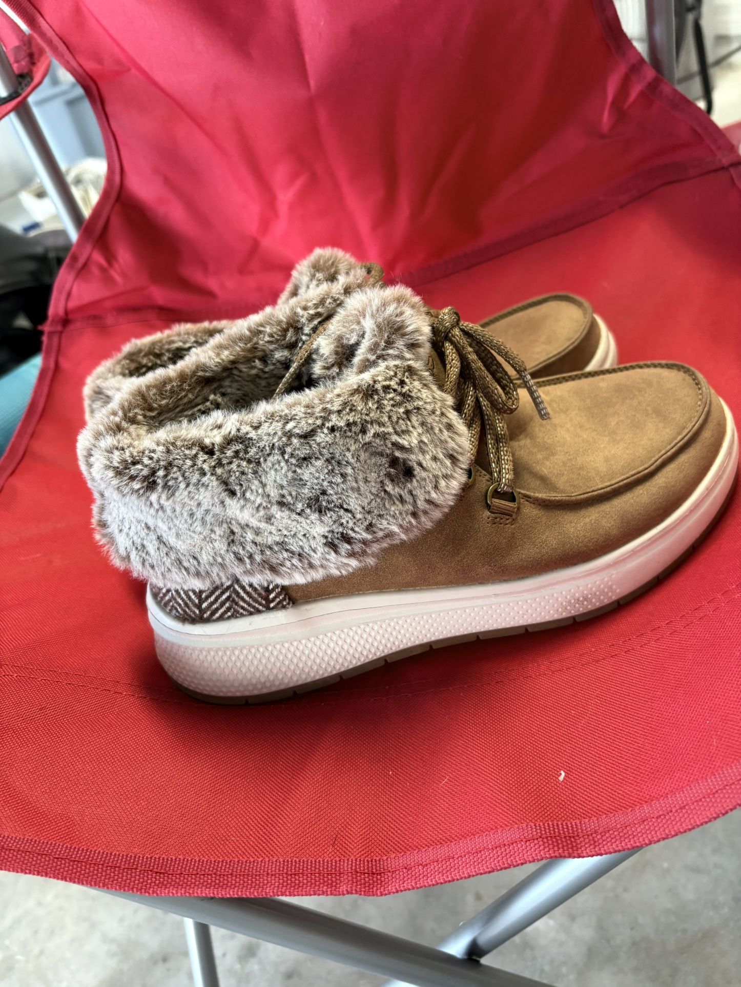 Like New Bobs  Sketcher Foam Fur Low Cut Boot