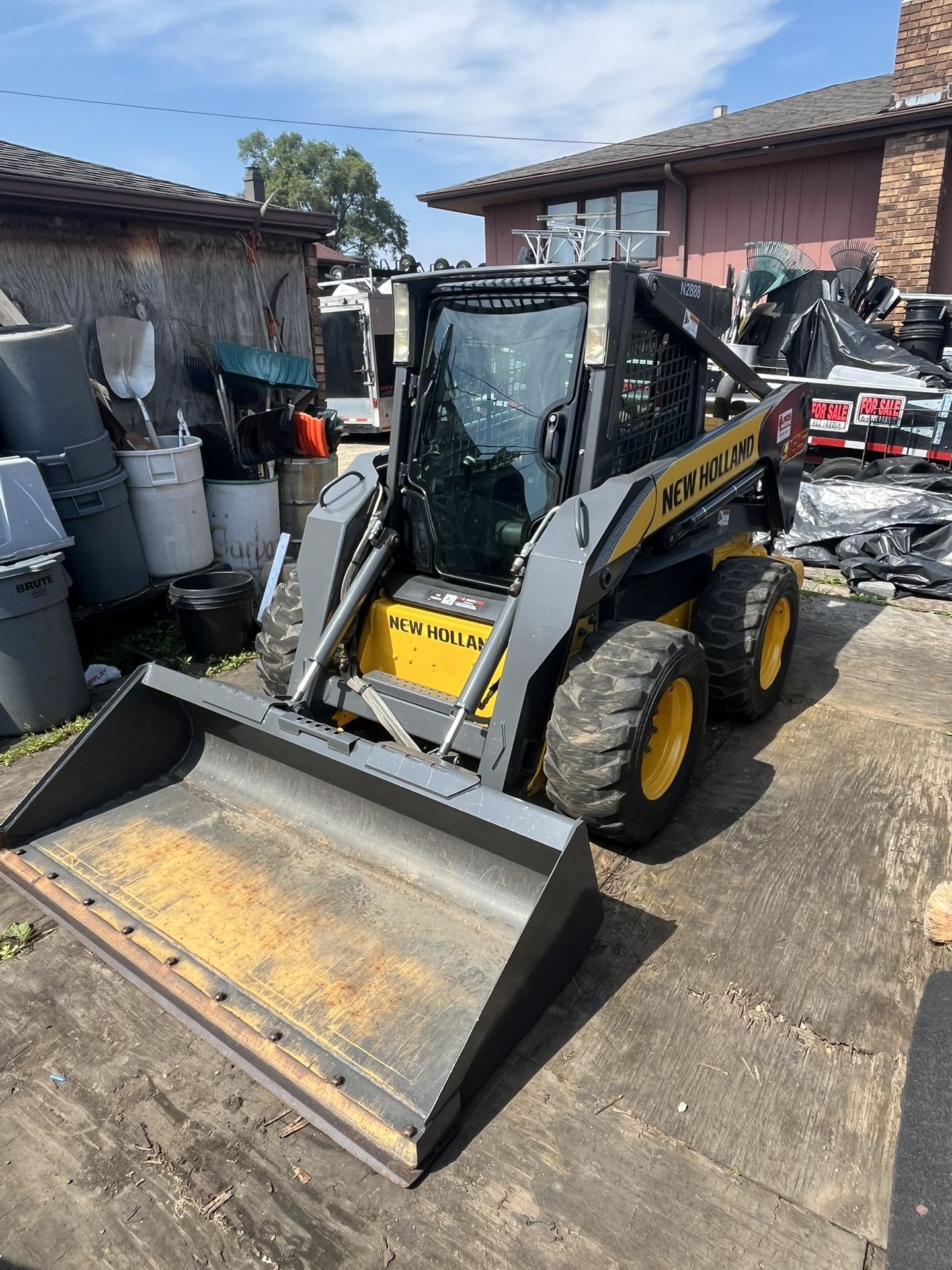 New Holland L185