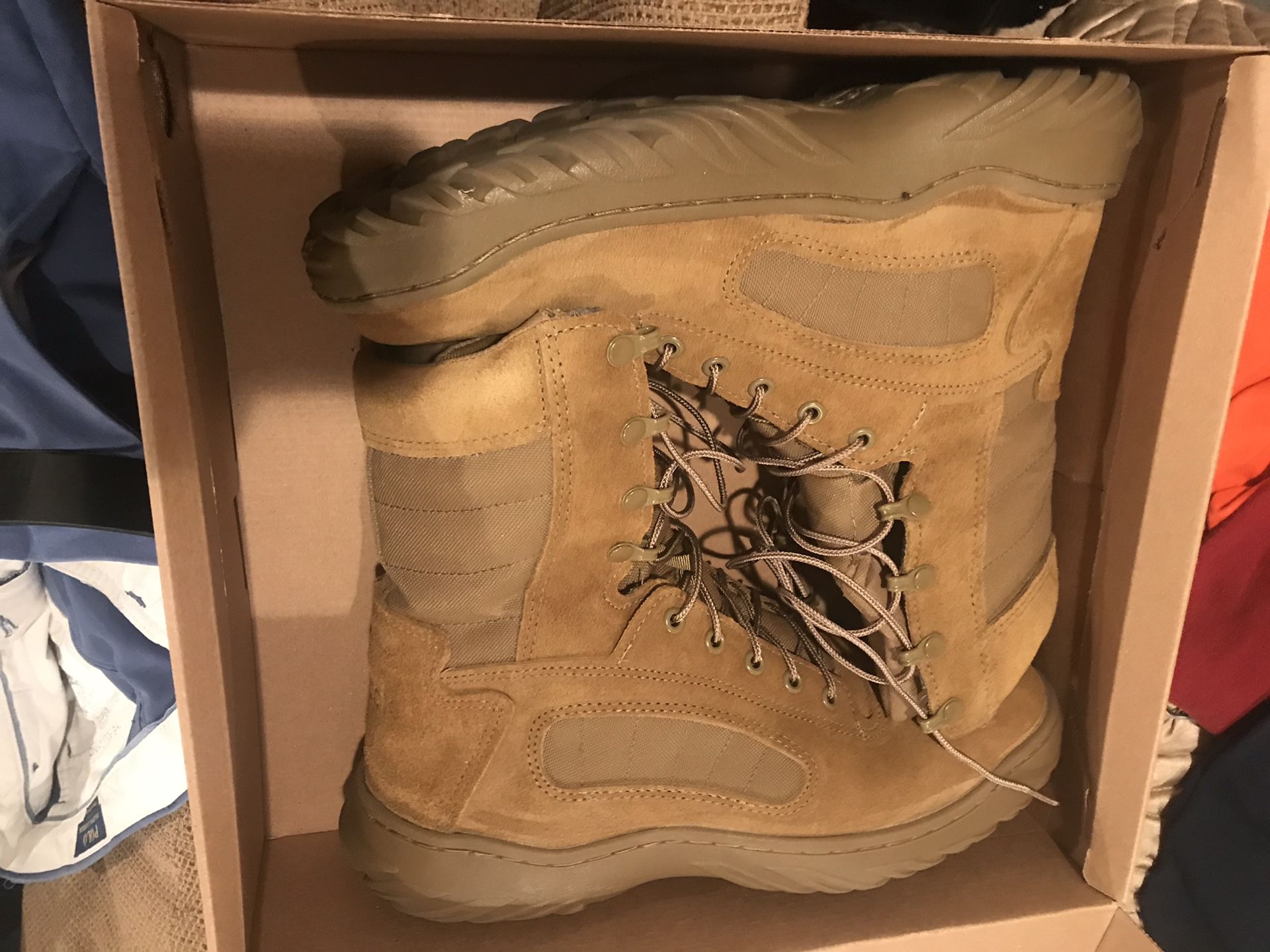 Reebok Fusion Max Coyote army boots