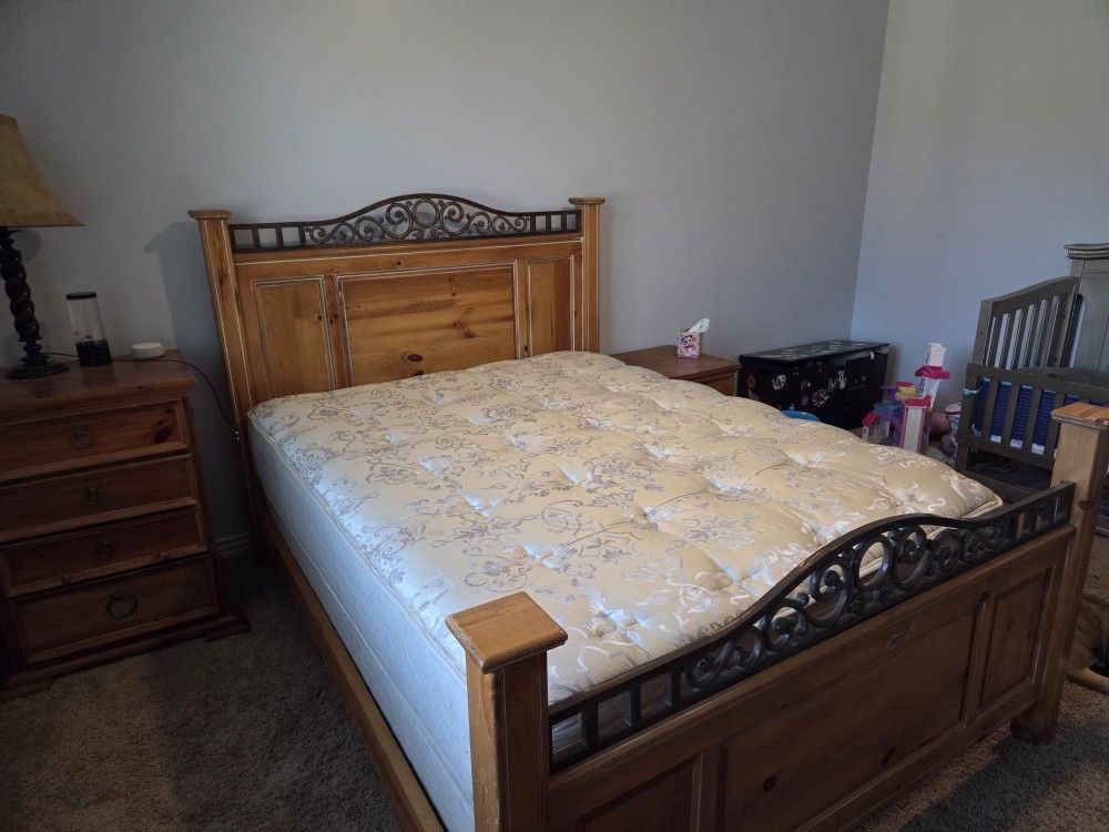 Queen Bed With Box Spring And Mattress
