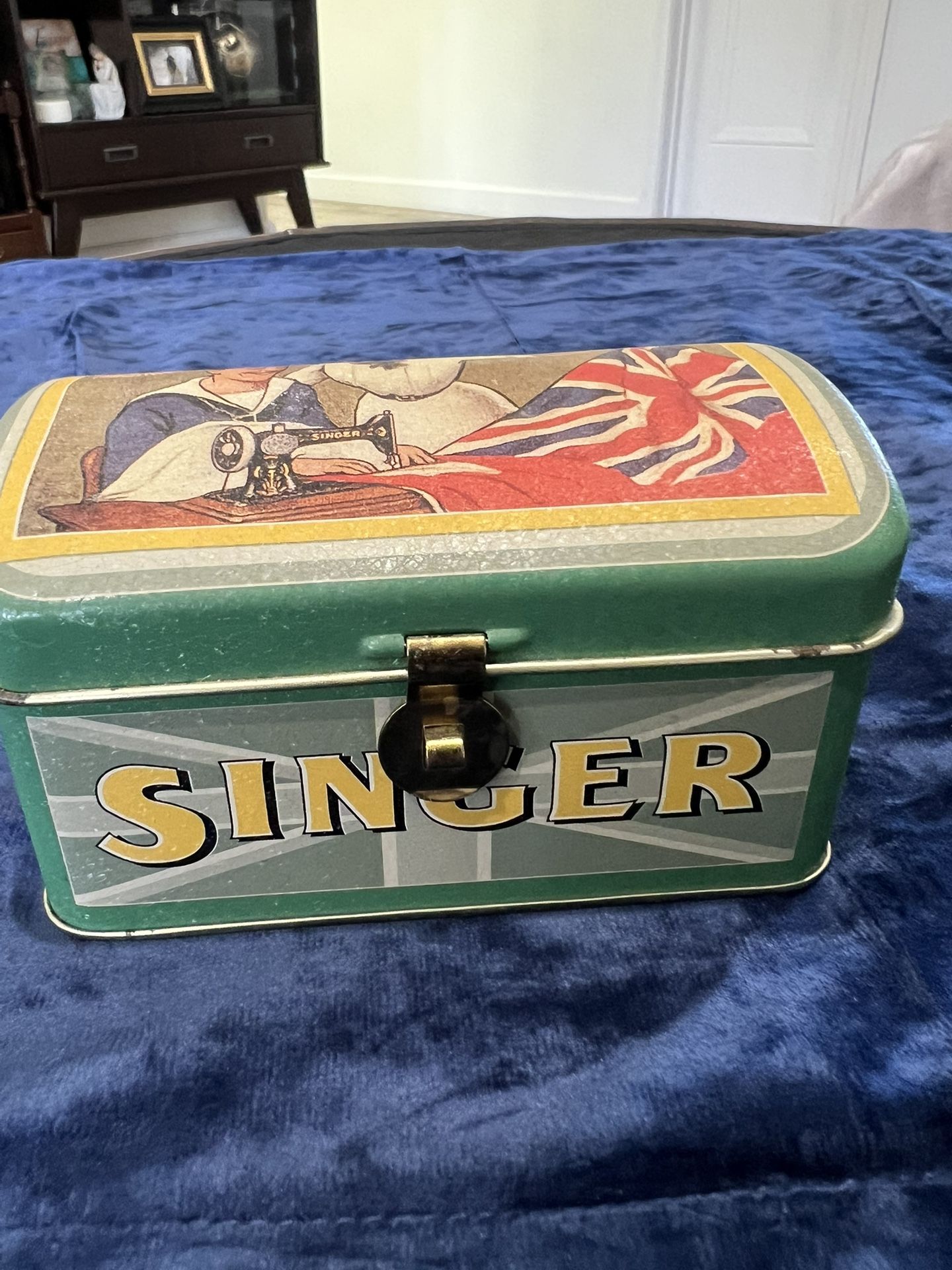 Singer Sewing Machine Tin Box Company Hinged Chest Sailor British New