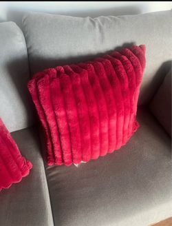 2 Ribbed Faux Fur Pillow Chili Pepper | 20"x20"