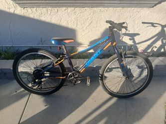 Boy's 24" Giant Xtc Jr Bike 