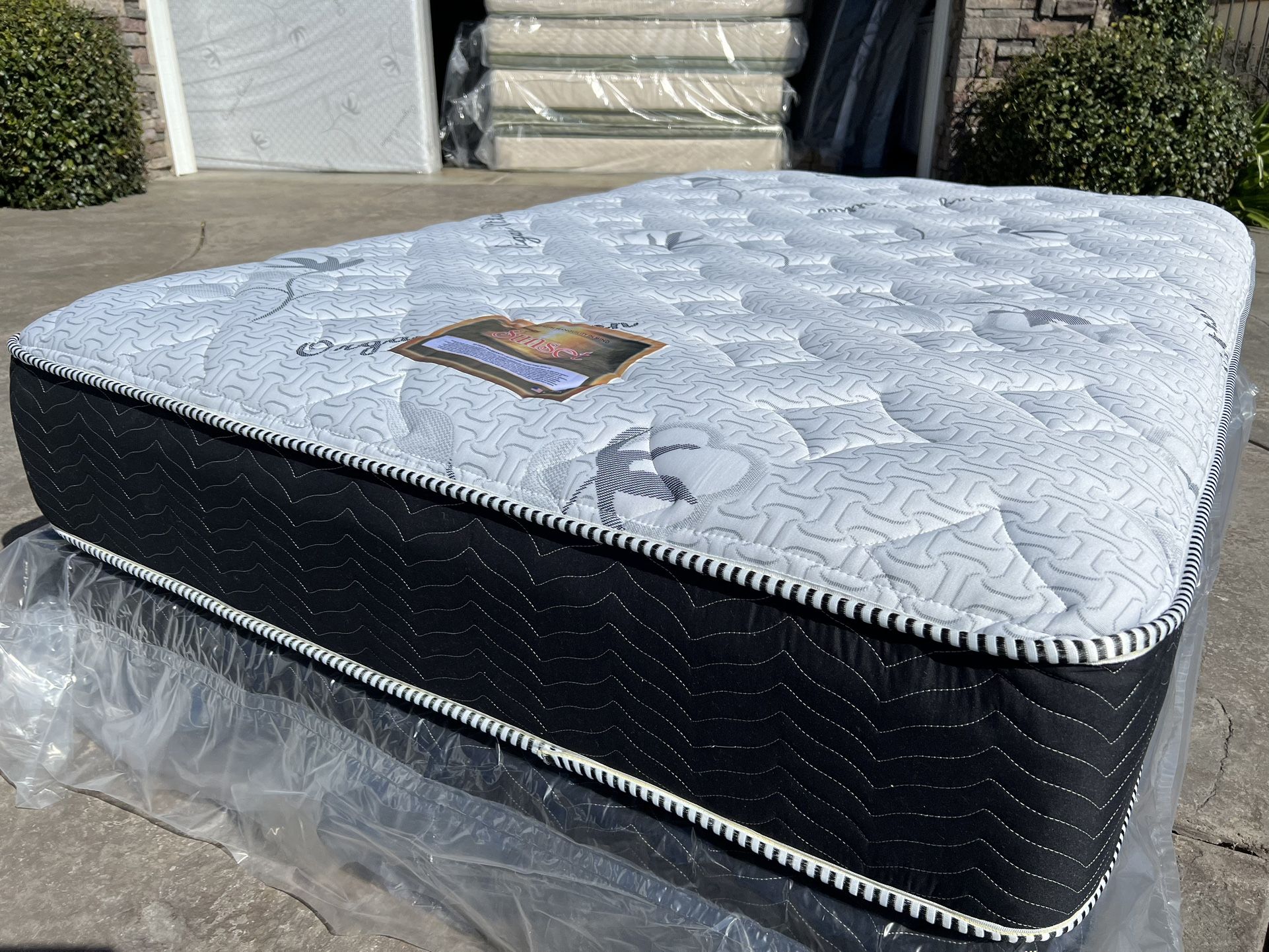 Queen Orthopedic Supreme Ultra Plush Mattress!!