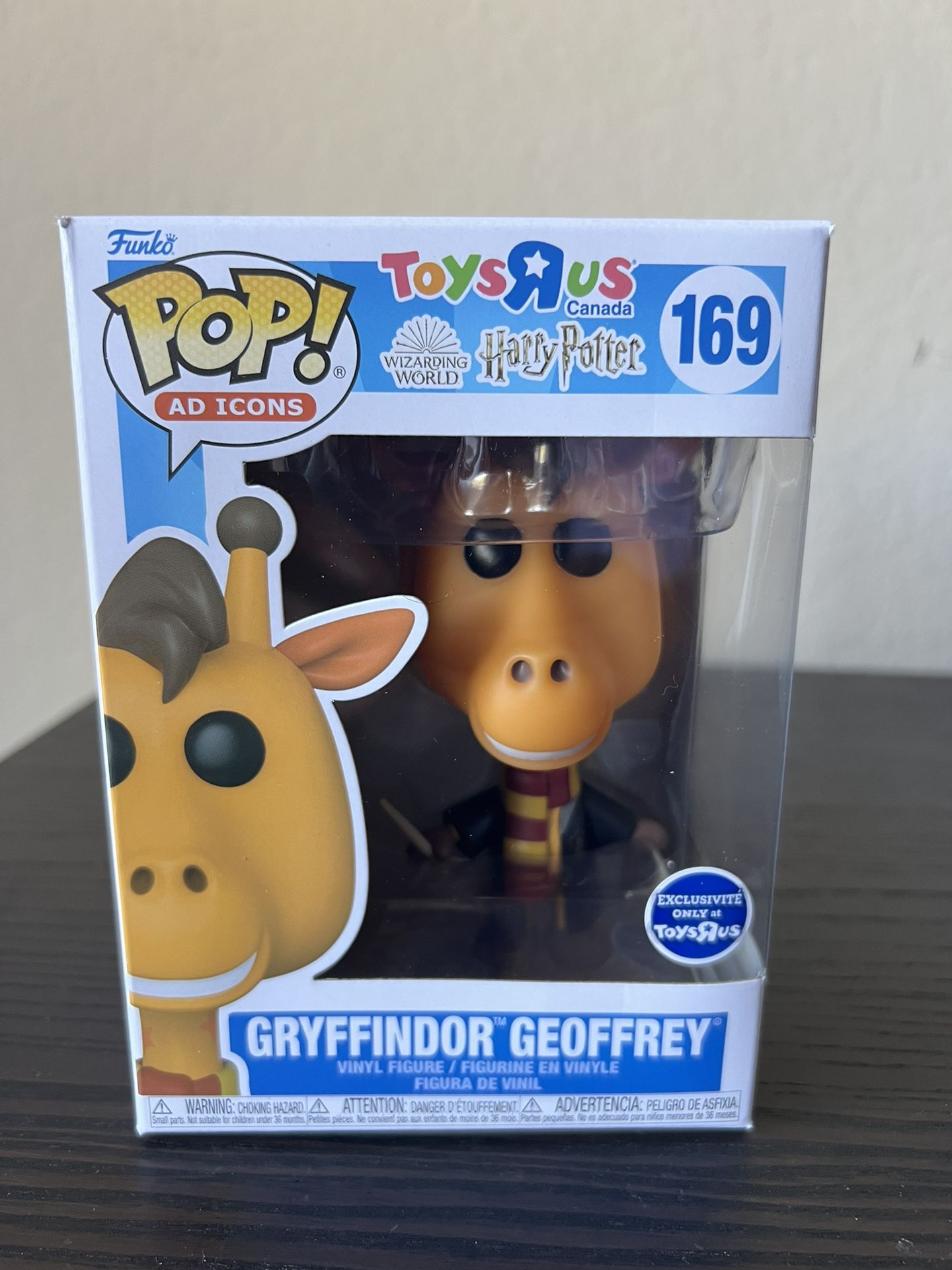 EXCLUSIVE Geoffrey Giraffe Gryffindor Toys R Us Funko Pop #169 Wizarding World