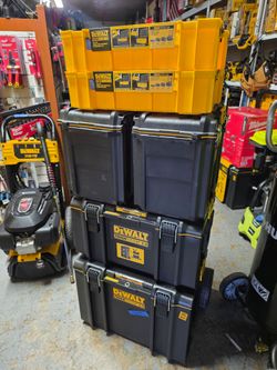 DEWALT ROLLING PACK OUT SET NEW