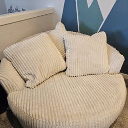 Great Reading Large Chair Spins $70 Beige