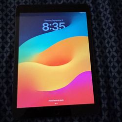 iPad space gray 8th Generation 32Gb
