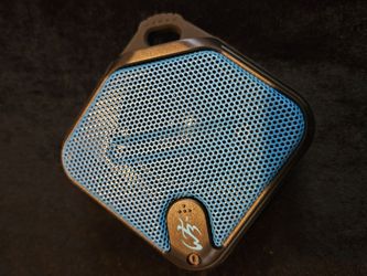 Waterblade portable Bluetooth Speaker  IP X4 water resistant  NEW