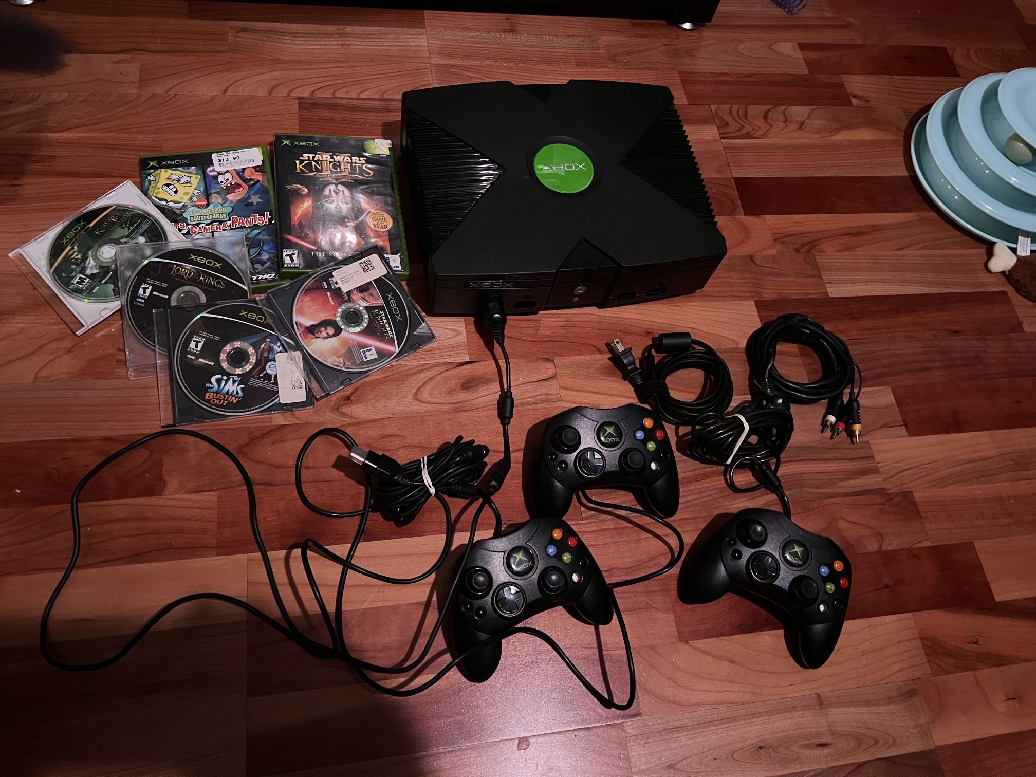 Original Xbox, 6 Games And 3 Controllers