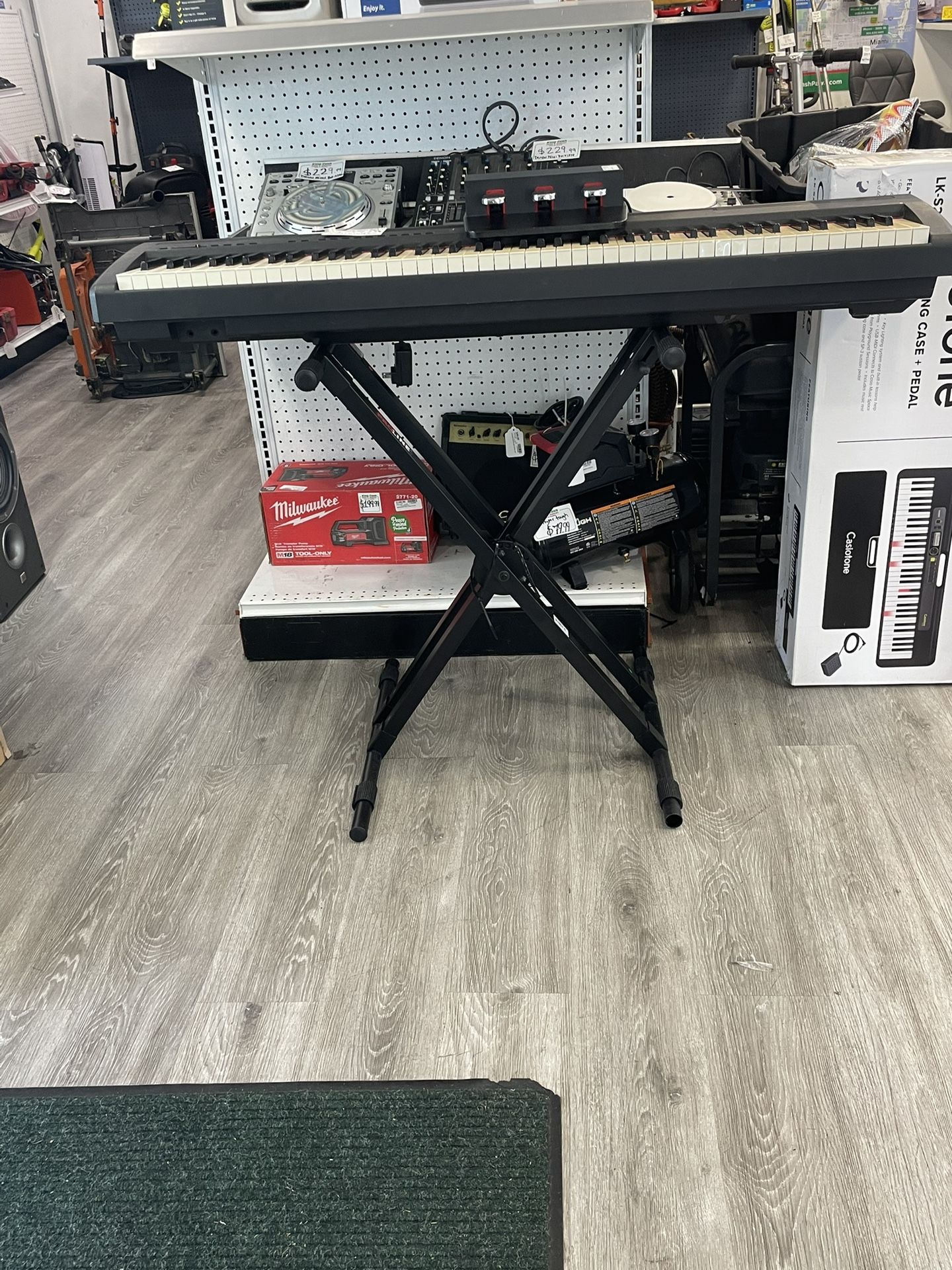 YAMAHA KEYBOARD P85