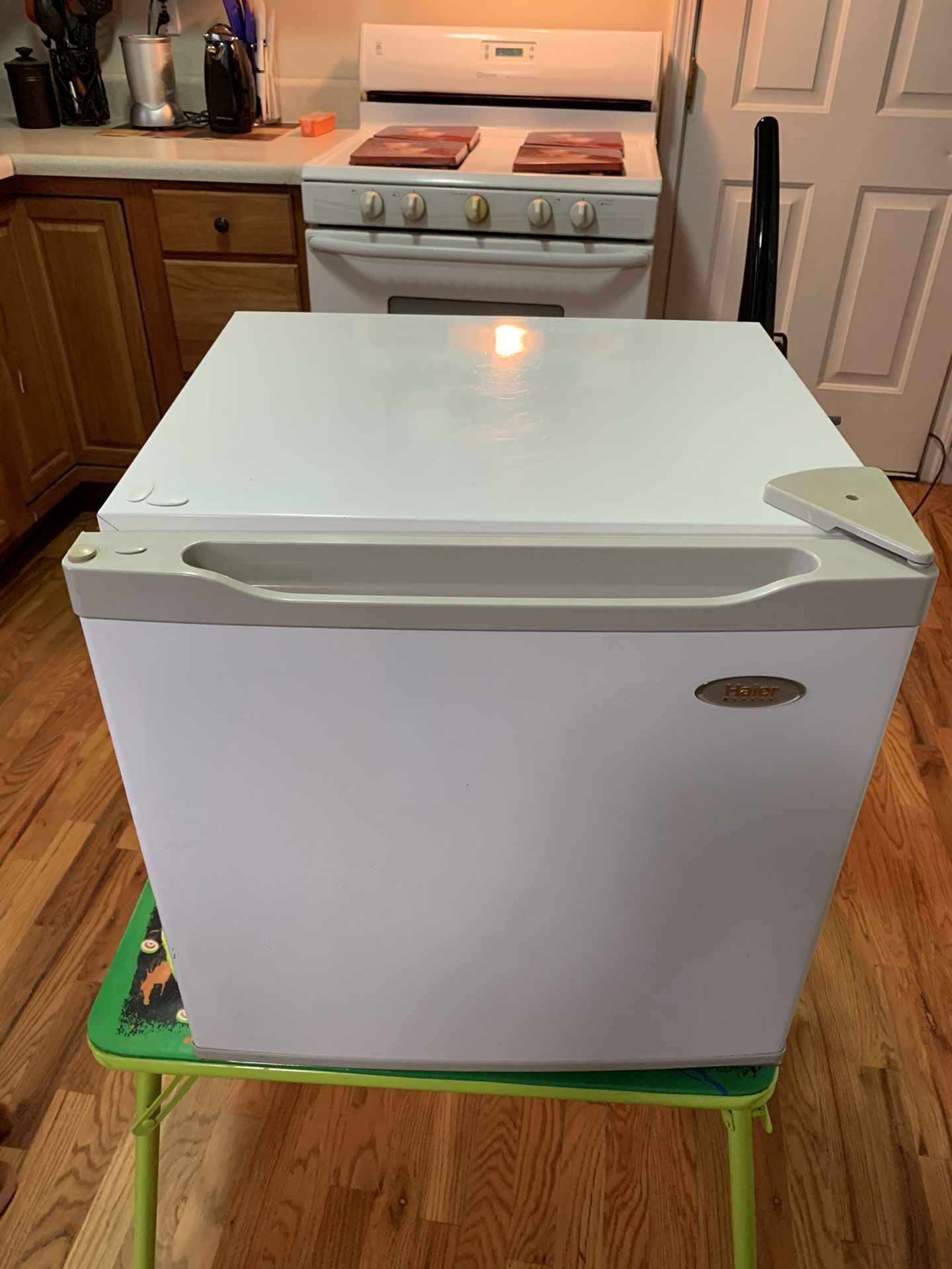 Haier 1.8 cu. ft. Compact Refrigerator/ Freezer, 7 Temperature Settings