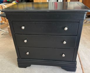 STANLEY FURNITURE COMPANY BACHELOR CHEST