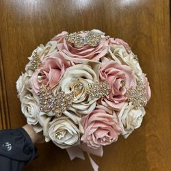 Blush Pink And Champagne Butterfly Quince Ramo