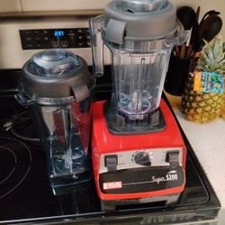 Vitamix 5200 Blender + 64oz Container & Dry Grains Container