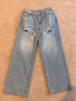 Classic ripped jeans
