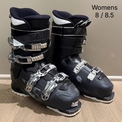 Womens Dalbello Ski Boots (Size 8 / 8.5)