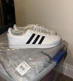Adidas Sneakers Size 10 Or 12
