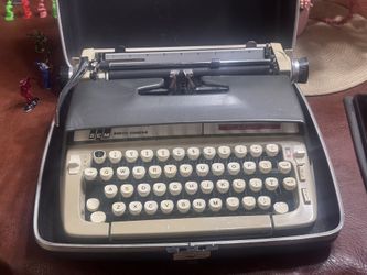 Functional Smith Corona Classic 10 Typewriter