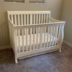 Baby/Toddler Crib + 2 Mattresses, Heavy & Solid