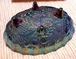 VINTAGE BLUE INDIANA GLASS HARVEST GRAPE PATTERN FOOTED CARNIVAL GLASS DISH