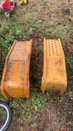 Car ramps both for 30$ old and dirty but still sturdy