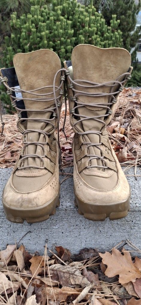 Danner Tropical USMC EGA
Men's
Coyote Hot