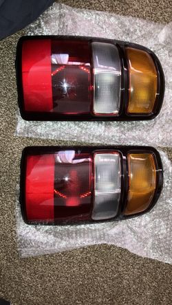 99-06CheveroletTahoeTailLights OE Replacements Style RearLamp
