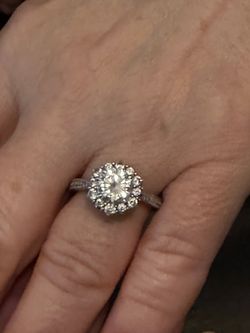 Moissanite ring flower shaped