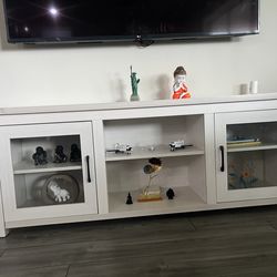 Tv stand