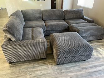 New 5 Piece Corduroy Sectional. Grey / Beige. 90x127x66. Free Delivery!