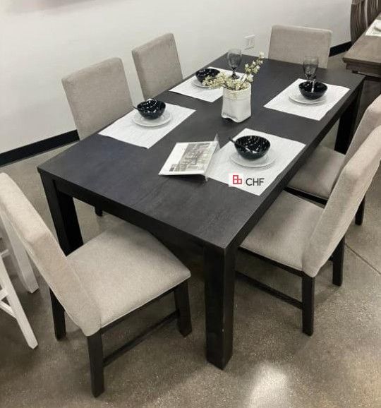 7 Pc diningroom table set