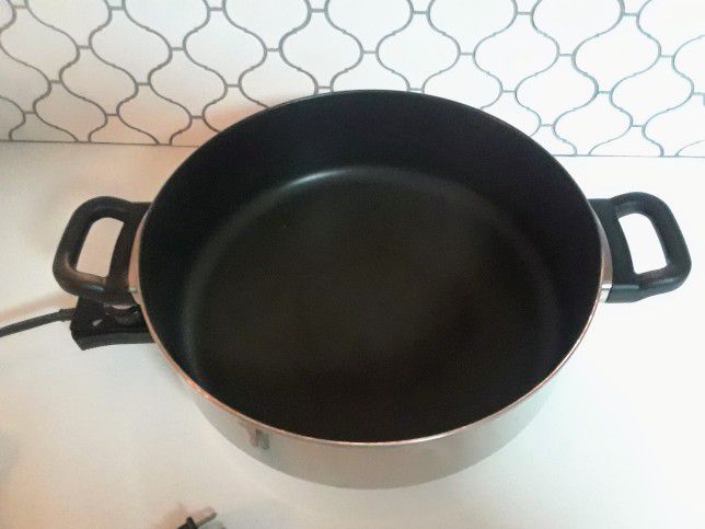 7” Electric Skillet for Sale in Cleveland, OH - OfferUp