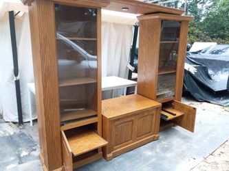 Entertainment cabinet