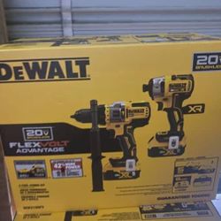 Dewalt New Kit Hammer Drill And Impact , 5ah Batteries And Rapid Charger 