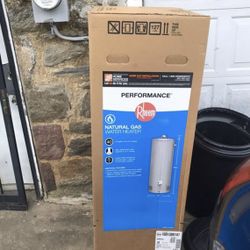 Brand new Rheem 40 Gallon gas tall or short Hot water heater tank.Brand new in box . 6 year Warranty. Can Be Installed Or Delivered For Extra