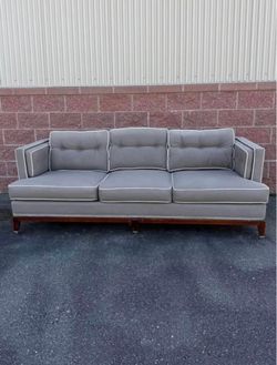 Sofa Michael Weiss by Vanguard Furniture